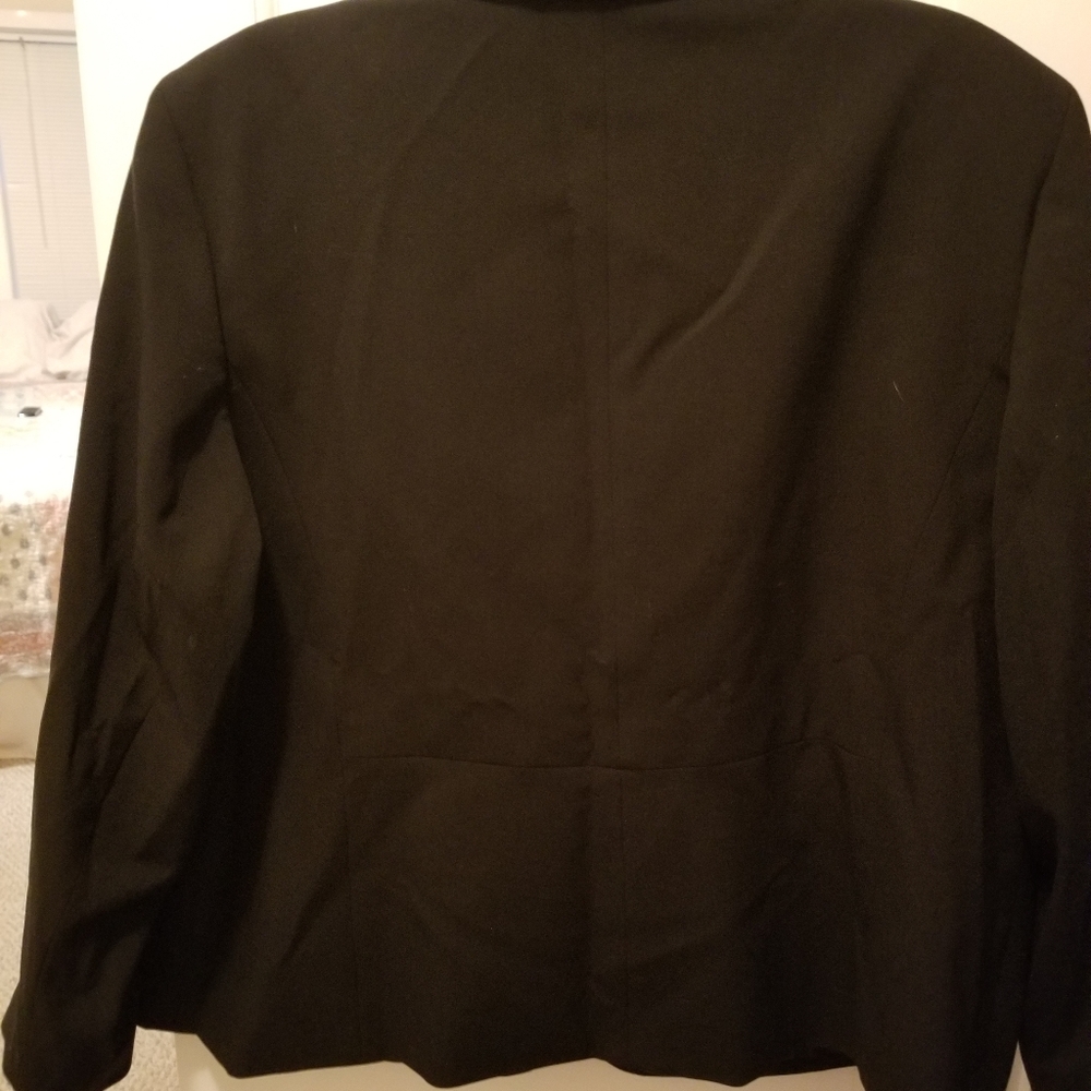 Blazer - Picture 4 of 4
